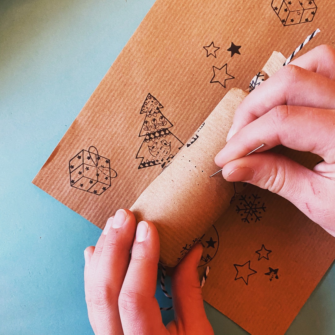 DIY crackers de Noël à partir de rouleaux de papier toilette vide - Marie  Claire